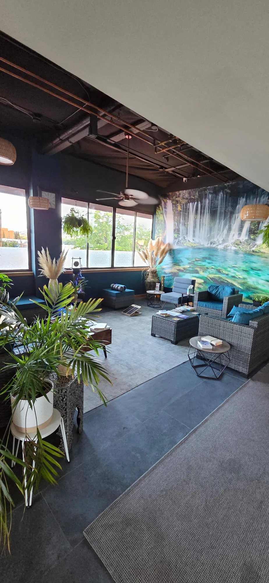 The Lounge at Rejuuv-n